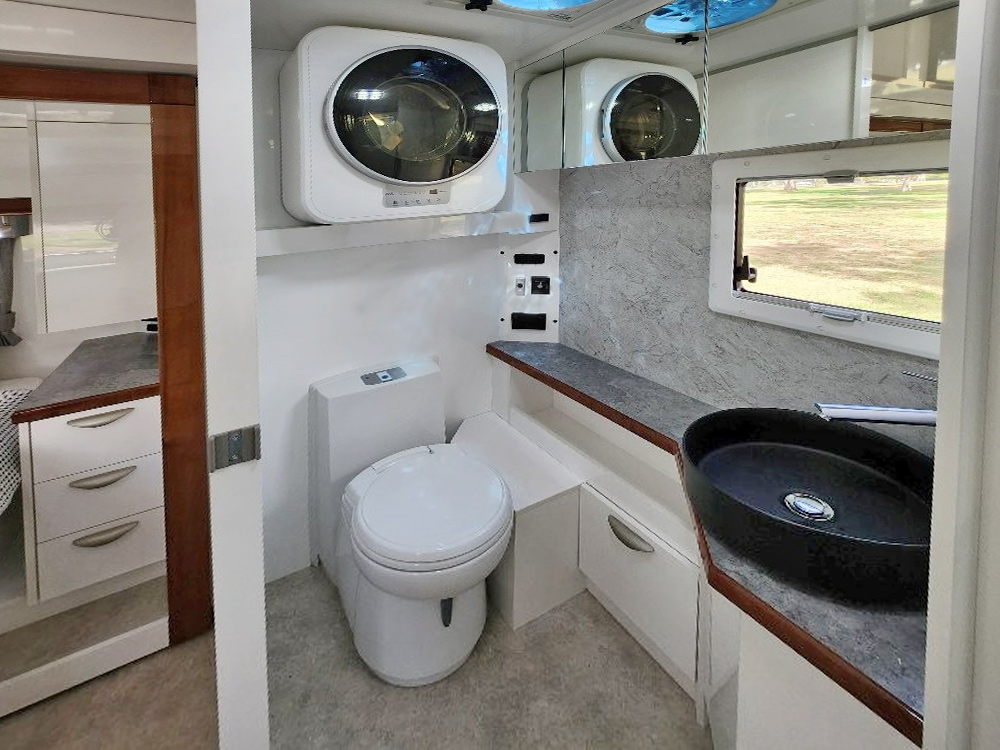 2802SL Double slideout luxury motorhome